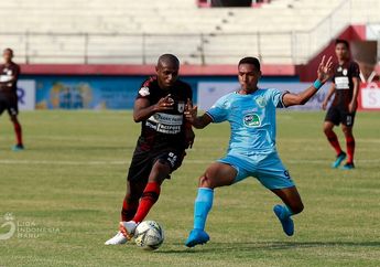 Siap Terima Tawaran Klub Liga 1, Boaz Solossa Punya Syarat Khusus