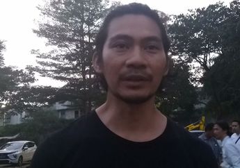 Kenang Sosok sang Ayah yang Rutin Ingatkan Ibadah, Donny Alamsyah Bersyukur Sempat Umrah Bersama