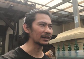 Ceritakan Kronologi Sang Ayah Hembuskan Napas Terakhir, Donny Alamsyah: Ayah Tidur di Kamar Mandi dalam Pangkuan Mama