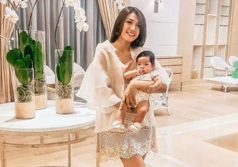 Mendandani Putrinya dengan Pakaian Cewek, Anissa Aziza Langsung Kesal Bayinya Dikira Laki-laki