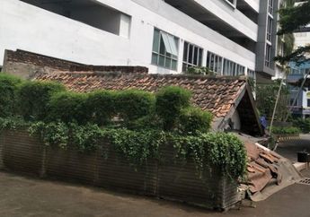 Kisah Bu Lies, Pemilik Rumah Reyot yang Diapit Apartemen Mewah, Sulit Dapatkan Air Bersih Sampai Harus Beli Isi Ulang