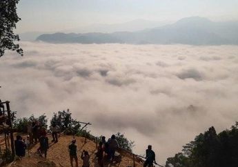 Berawal Perbaiki Jalan Provinsi, Seorang Pekerja Temukan Negeri di Atas Awan Gunung Luhur