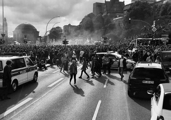 5 Arti Mimpi Melihat Kerusuhan Massa, Siap-siap Dengar Kabar Mengejutkan!