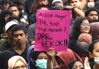 Heboh Aksi Demo Mahasiswa Tolak RKUHP, Puluhan Poster Kocak Berisi Kalimat Protes Massa Sukses Curi Perhatian Publik