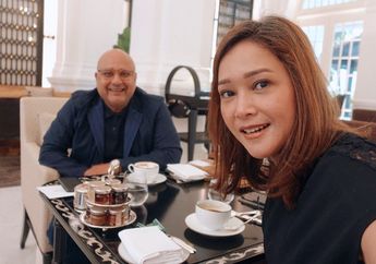 Naik Jet Pribadi ke Jeddah, Maia Estianty dan Irwan Mussry Bakal Jalani Umroh Bersama, Penampilan sang Artis Pakai Hijab Jadi Sorotan