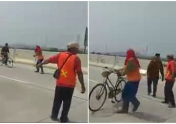 Nekat Kayuh Sepeda Onthel di Tengah Jalan Tol, Kakek Tua Ini Dicegat Sejumlah Petugas Tol, Netizen: Kasihan Mbahnya