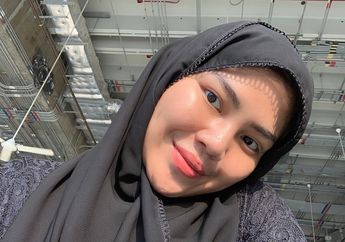 Gaya Julurkan Lidah saat Umrah Sempat Tuai Cibiran, Rosa Meldianti Justru Ngaku Senang Ibadahnya di Tanah Suci Dipermudah