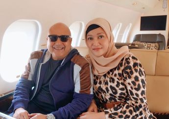 Pose Bareng Tante Nia Ramadhani di Depan Kakbah, Maia Estianty Tampil Cantik Bersahaja dalam Balutan Hijab Syar'i, Intip Penampilannya!