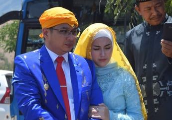 Tak Kuasa Tahan Kesedihan Saat Ziarah ke Pemakaman Masal, Istri Pasha Ungu Tersentak Ingat Gempa Dahsyat yang Melanda Palu
