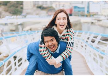 Dodit Mulyanto Pamer Foto Selfie Bareng Shandy Aulia, Netizen Justru Salfok sama Wanita di Belakang Mereka