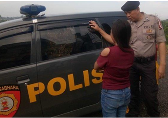 Terobos Semak-semak Usai Digerebek Warga Lagi Bareng 8 Pria, Janda Muda Ini Nekat 'Begituan' di Belakang Mushola? tapi Malah Ngeles Ngakunya Diperkosa, Begini Akhirnya