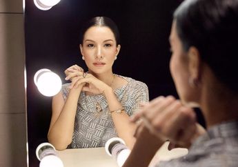 Awet Muda di Usia 46 Tahun, Intip Penampilan Nadya Hutagalung yang Terlihat Berkelas dengan Jumpsuit Hitam Seharga Rp 4 Juta!