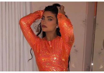 Umbar Pose Seksi dengan Memakai Hijab Tanpa Celana, Kylie Jenner Dihujat Netizen