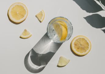 Wanita ini Terkejut dengan Perubahan Tubuhnya Setelah Rutin Minum Air Lemon Hangat Setiap hari Selama Seminggu