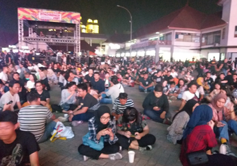 Satu Jam Sebelumnya, Para Fans Sudah Memadati Panggung Synchronize Fest 2019 Jelang Penampilan Chrisye Live by Erwin Gutawa