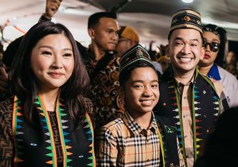 Diserahkan ke Ruben Onsu dan Sarwendah dengan Prosesi Adat, Betrand Peto Digendong Pakai Sarung hingga Ibu Kandungnya Berlinang Air Mata