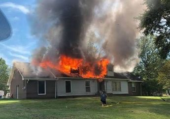 Diduga Kuat Gara-gara Tabung Gas Meledak, Nyawa Satu Keluarga Ini Tak Tertolong, Usai Tubuh Mereka Terpanggang Kobaran Api di Dalam Rumahnya