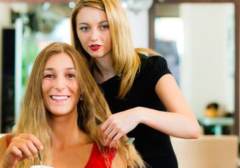 Tanyakan 5 Hal Penting Ini ke Penata Rambut Biar Rambut Sehat!