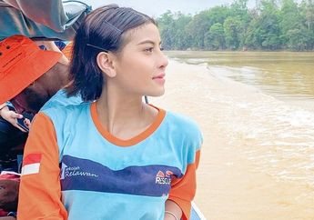 Belikan Sepeda Motor untuk Ojol yang Kehilangan Kendaraan, Awkarin: Punya Uang Banyak Buat Apaan?