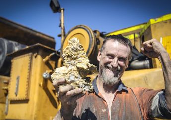 Awalnya Mengira Batu Biasa, Ternyata Pria ini Temukan Bongkahan Emas Murni Terbesar Sepanjang Sejarah Bernilai Rp193 Miliar!