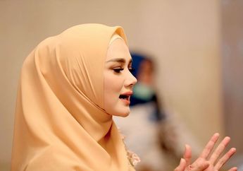 Mulan Jameela Ngantor Kenakan Dress Glamor Kembali Jadi Bulan-bulanan Netizen: 'Kondangan Apa Kerja'