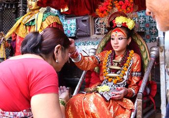 Untuk Menjadi Dewi Kumari yang Disembah Masyarakat Biasa hingga Presiden, Seorang Gadis Muda Haruslah Tak Pernah Kehilangan Setetes Darahpun dari Tubuhnya