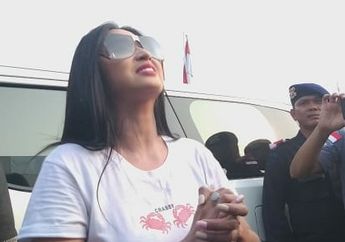 Dewi Perssik Siap Kawal Pelantikan Presiden dan Wakil Presiden