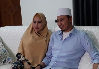 Karpet Jadi Alas Kartika Putri Melahirkan di Rumah