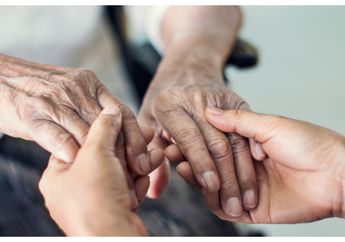 Setiap Hari Sibukkan Diri dengan Mengaji dan Shalawatan, Nasib Hingga Kondisi Rumah Nenek Tua Ini Sungguh Memprihatinkan