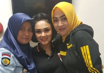 7 Tahun Meringkuk di Penjara dan Jarang Dijenguk Teman Artisnya, Angelina Sondakh Senang Bukan Kepalang Saat Bertemu Yuni Shara di Lapas Sampai Gendong-gendongan