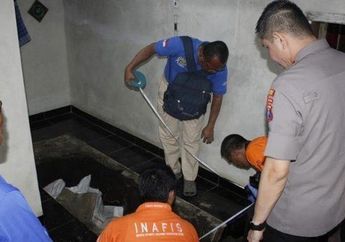 7 Bulan Hilang, Seorang Pria Ditemukan Tewas Dicor di Bawah Musala Rumahnya!&nbsp;Istri dan Anak Saling Tuduh Jadi Dalang Pembunuhan