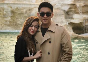 2 Tahun Lalu Masih Rayakan Lebaran dengan Dylan Sahara hingga Sempat Shalat Ied Bersama, Kini Ifan Seventeen Hanya Bisa Kenang Wajah Manis Sang Istri dalam Balutan Mukena