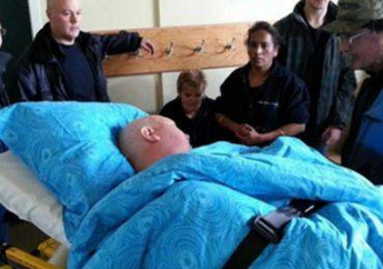 Dalam Kondisi Sekarat, Pria Ini Malah Minta Diantar ke Kebun Binatang Tempatnya Bekerja, Seekor Jerapah Kemudian Lakukan Hal yang Tak Terduga