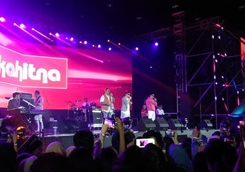 Kahitna Bikin Histeris Penonton di Smartfren Wow Fest