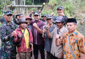 Cuma Modal Linggis, Lansia Ini Rela Membelah Hutan Rimba Demi Jalan Tembusan ke Kampungnya Selama 10 Tahun