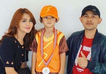 Mengharukan! Baru Kelas 1 SD, Anak Juliana Moechtar dan Mendiang Herman Seventeen Utarakan Keinginannya Jaga sang Mama Usai Ayahnya Tiada