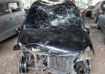 Naik Mobil Ugal-ugalan, Seorang Oknum Polisi di Pasar Minggu Jadi Bulan-bulanan Massa yang Emosi