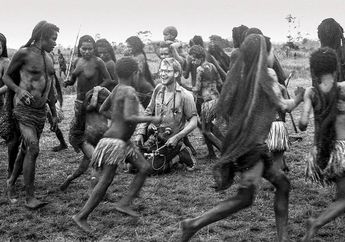 Dikenal Gila Berpetualang, Anak Konglomerat Anggota Keluarga Rockefeller Ini Meninggalkan Kisah Misterius tentang Keberadaannya: Tewas Dimakan Suku Kanibal hingga Melarikan diri dari Kekayaan