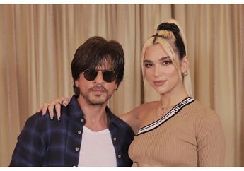 Cuti Jadi Aktor, Shah Rukh Khan Ajari Dua Lipa Aksi Panggung Sebelum Konser di India