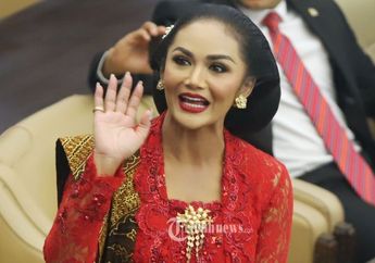 Digaji Negara Rp 66 Juta Per Bulan, Krisdayanti Sampai Beli 6 Pasang Sepatu Hak Tinggi Harga Jutaan Rupiah Demi Totalitas Kerja