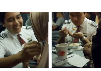 Viral Pramugara Suapi Nenek di Pesawat, Sikap Sabar dan Telatennya Curi Perhatian!