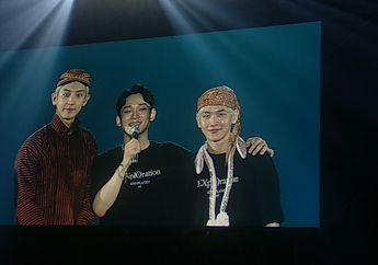 Lokal Banget! Tampannya Chanyeol dan Baekhyun EXO Kenakan Lurik dan Blangkon  saat Konser di Jakarta