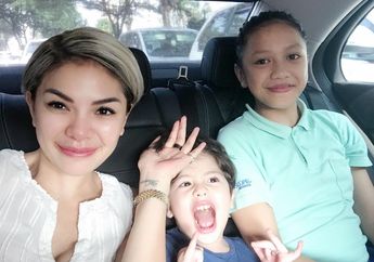 Foto Bersama&nbsp;Ketiga Anaknya, Nikita Mirzani Berikan Pesan Menyentuh