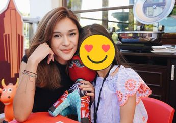 Bermata Indah bak Bule, Intip Cantiknya Sarah Deana White, Putri Nana Mirdad yang Anggun Seperti Sang Mama!