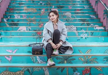 Intip Penampilan Sederhana Nagita Padukan Kemeja Harga 40 Jutaan Rupiah dengan Celana Legging