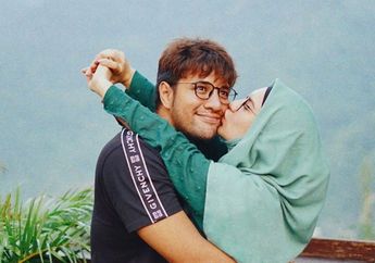 Irish Bella Dipertemukan Kembali dengan Guru Olahraganya Saat SD, Ammar Zoni Merinding Lihat Foto yang Dibawa oleh Pak Putu