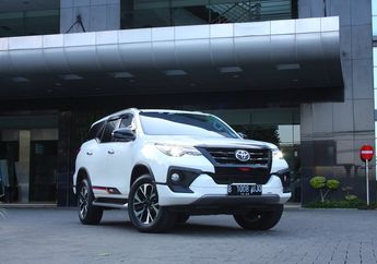 Tetap Bisa Tampil Maksimal, Seperti Ini Cara Simpan Baju Dalam Mobil