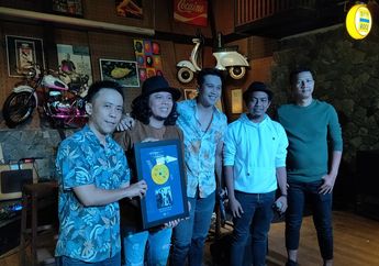 Kekurangan Personel, Rowman Ungu Didapuk Menjadi Drummer Tiga Band