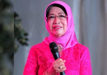 Ibunda Presiden Jokowi Kepergok Pakai Tas Branded Harga Puluhan Juta Rupiah saat Menghantar Gibran Maju Pilkada Solo