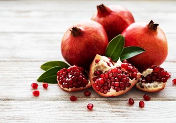 Daripada Malu Ketemu Orang Cuma Gara-gara Bibir Hitam, Coba Pakai Buah Delima dengan Cara Seperti Ini, Efeknya Seperti Habis Pakai Liptint!